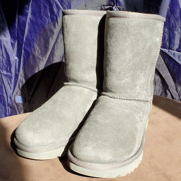 Ugg Classic Gray Boots - Picture 7 of 9